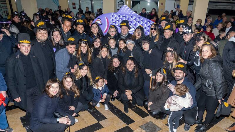 Un multitudinario Entierro de la Sardina despide el Carnaval de Benidorm