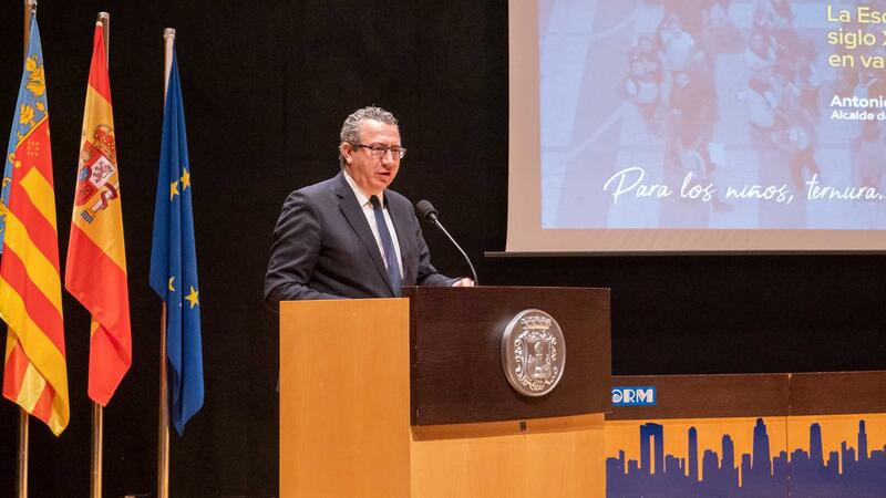 Centenario de la presencia en Benidorm de las HHDC