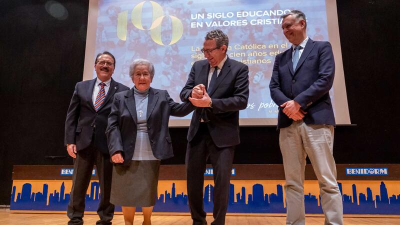 Centenario de la presencia en Benidorm de las HHDC