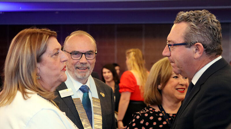 El alcalde da la bienvenida a Benidorm a la XVI Asamblea Rotary del Distrito 2203
