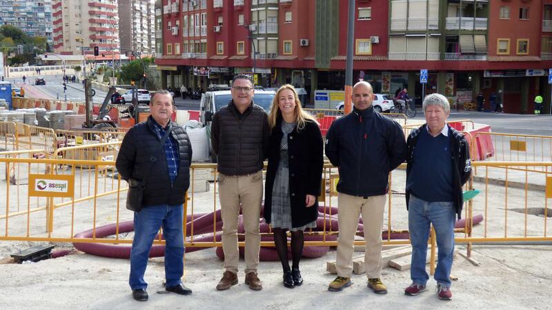 La primera fase de renovación de infraestructuras y mejora de accesibilidad en la avenida Beniardá entra en su fase final con el nuevo pavimento