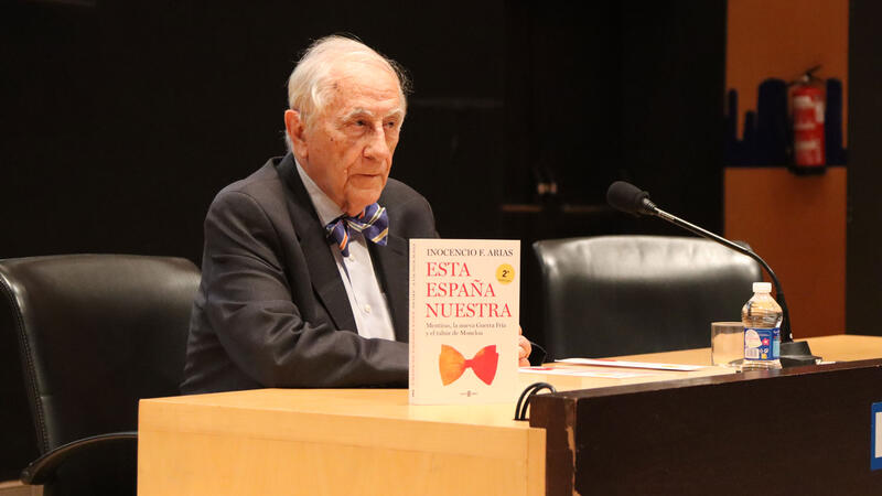 Inocencio Arias presents his book 