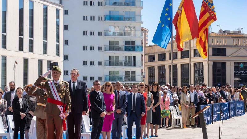 Más de medio millar de civiles de toda España juran bandera en Benidorm