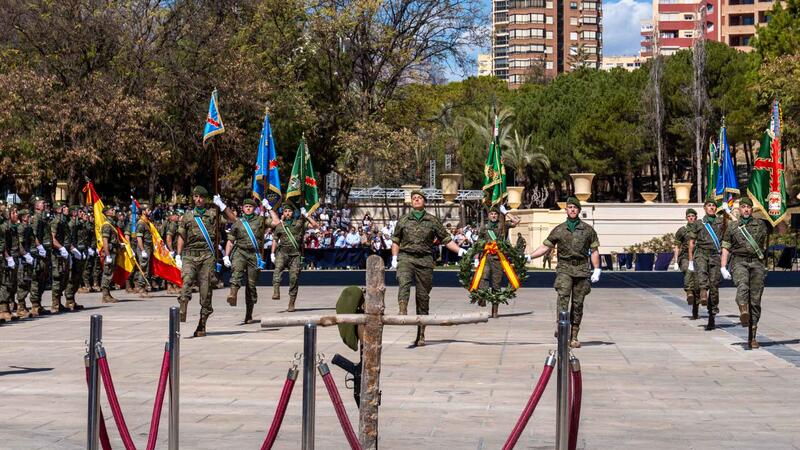 Más de medio millar de civiles de toda España juran bandera en Benidorm
