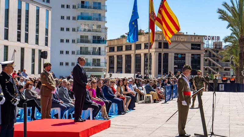 Más de medio millar de civiles de toda España juran bandera en Benidorm