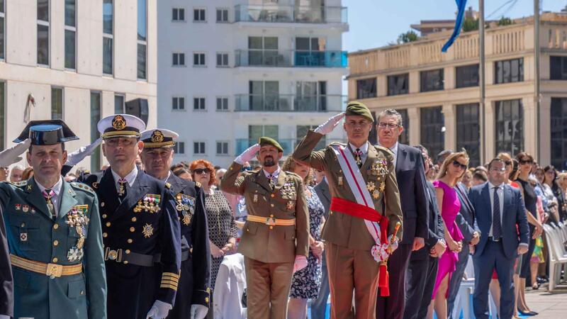 Más de medio millar de civiles de toda España juran bandera en Benidorm