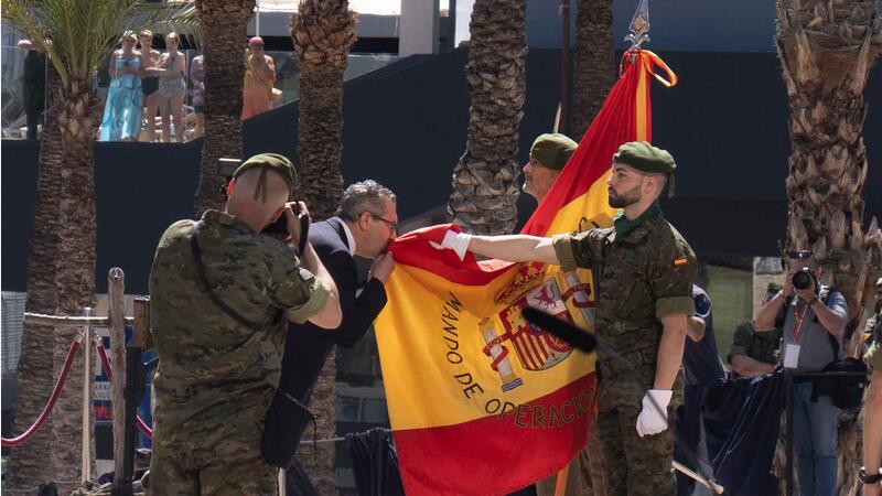 Más de medio millar de civiles de toda España juran bandera en Benidorm