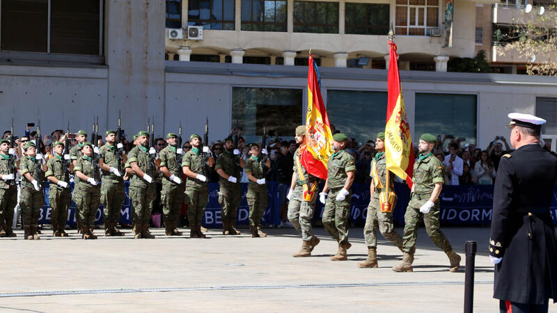 Más de medio millar de civiles de toda España juran bandera en Benidorm