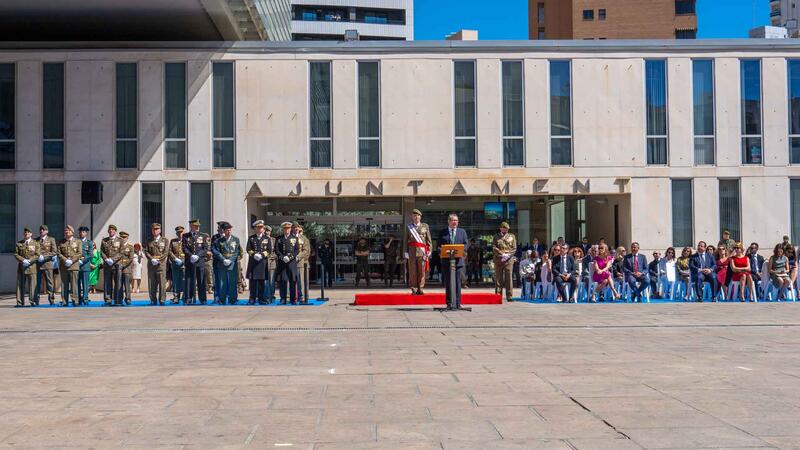 Más de medio millar de civiles de toda España juran bandera en Benidorm