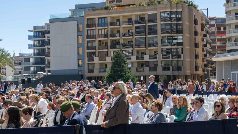 Más de medio millar de civiles de toda España juran bandera en Benidorm
