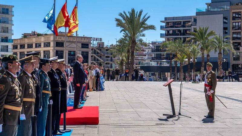 Más de medio millar de civiles de toda España juran bandera en Benidorm