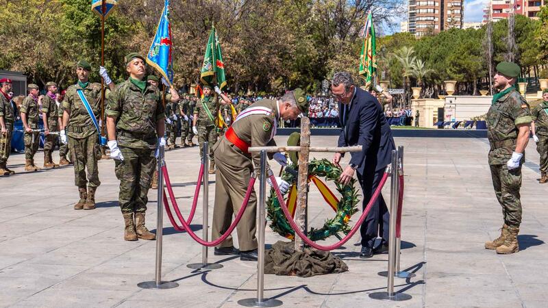 Más de medio millar de civiles de toda España juran bandera en Benidorm