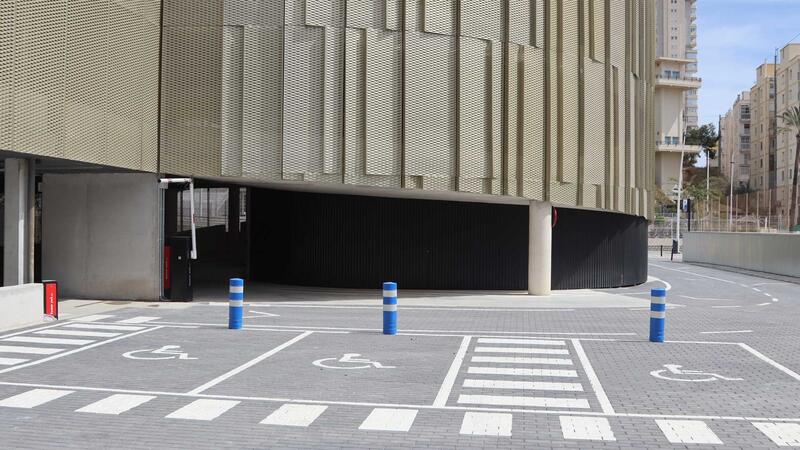 El Ayuntamiento abre al tráfico Armada Española y habilita un nuevo parking público con 372 plazas en la avenida Puerto Rico