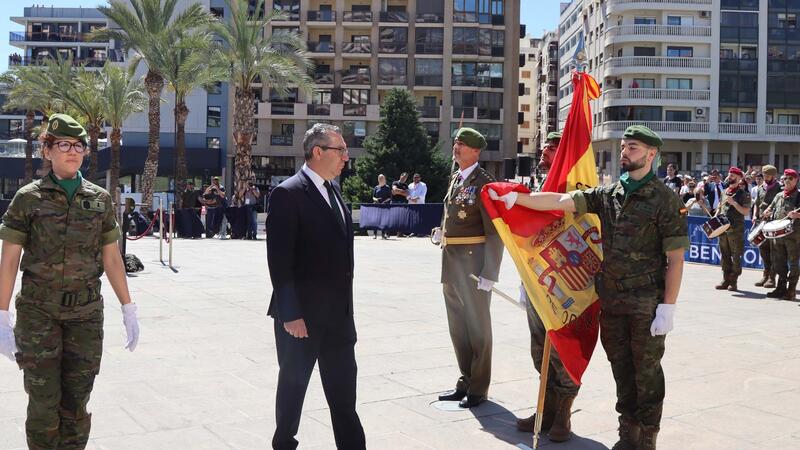 Más de medio millar de civiles de toda España juran bandera en Benidorm