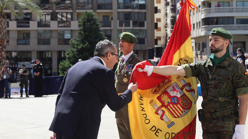 Más de medio millar de civiles de toda España juran bandera en Benidorm