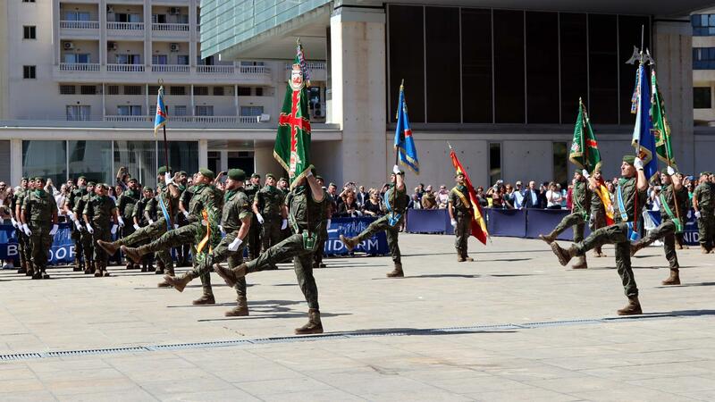 Más de medio millar de civiles de toda España juran bandera en Benidorm