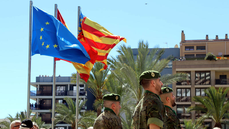 Más de medio millar de civiles de toda España juran bandera en Benidorm