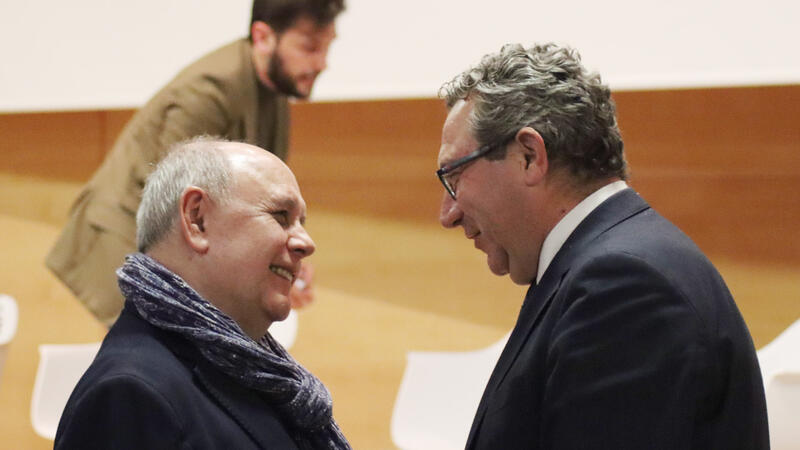 El alcalde incide en que mejorar la conectividad es clave para asegurar la sostenibilidad de los destinos