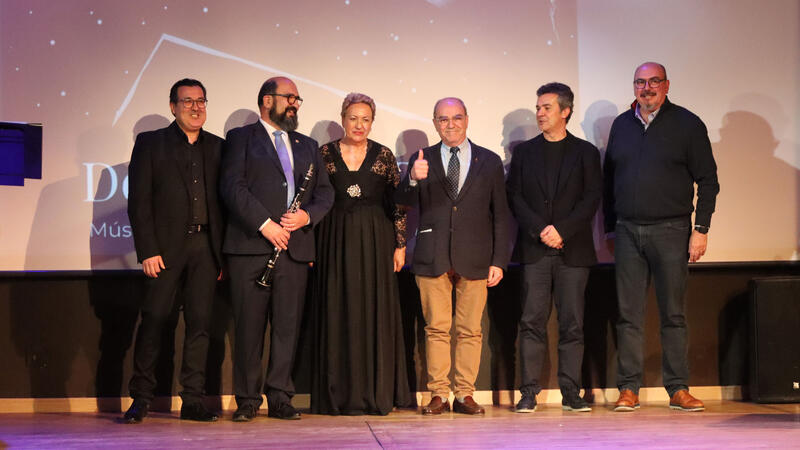 Benidorm presenta ‘De La Cala al Racó’, un CD homenaje a Pep ‘El Carreró’ con sus tres bandas y la Colla de Xirimiters