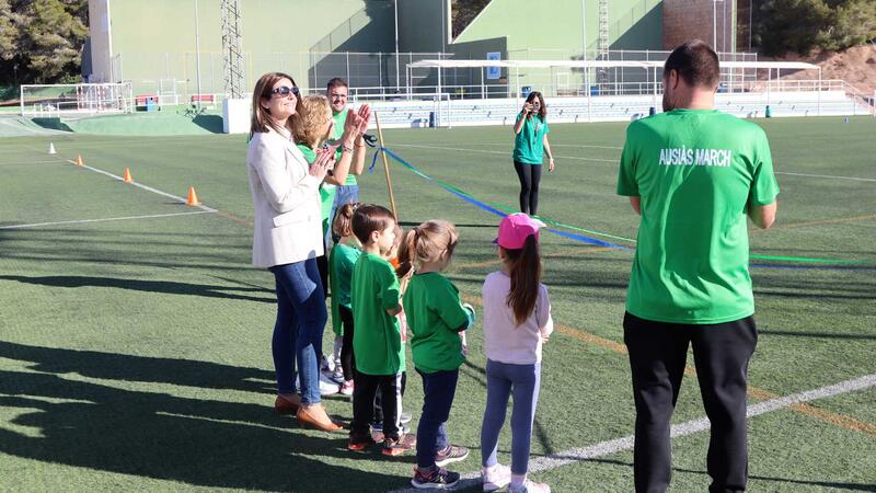 The students of the CEIP Ausiàs March celebrate Sports Day with a charity race in favor of