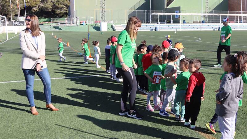 The students of the CEIP Ausiàs March celebrate Sports Day with a charity race in favor of