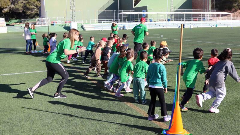 The students of the CEIP Ausiàs March celebrate Sports Day with a charity race in favor of