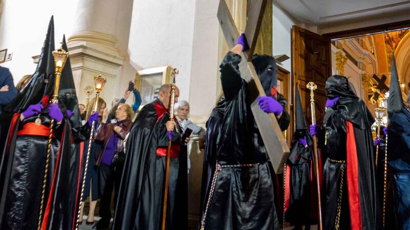 The procession of Jesús Nazareno tours the streets of Benidorm