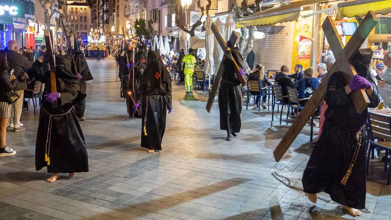 The procession of Jesús Nazareno tours the streets of Benidorm