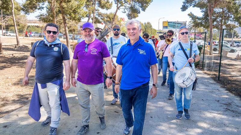 Miles de peñistas celebran ‘La Mona’ en el Parc de la Séquia Mare