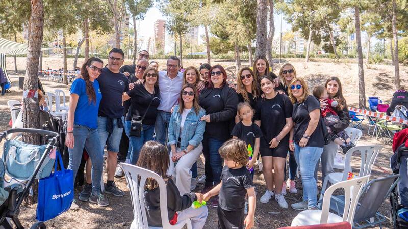 Miles de peñistas celebran ‘La Mona’ en el Parc de la Séquia Mare