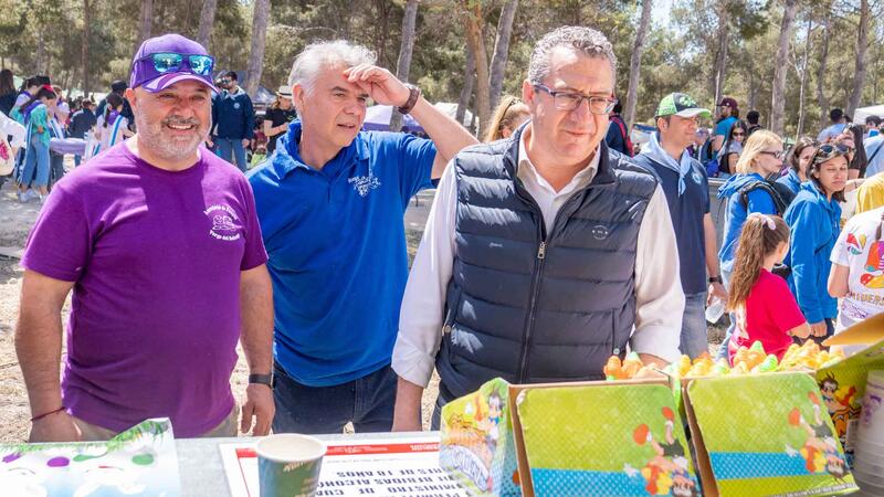 Miles de peñistas celebran ‘La Mona’ en el Parc de la Séquia Mare