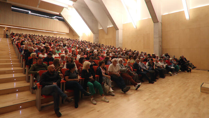The 1st Amateur Theater Show opens with a full house