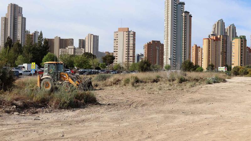 Benidorm creates a new park-and-ride in Bernat de Sarrià with almost 700 spaces and a roundabout at the junction of Ciudad Real