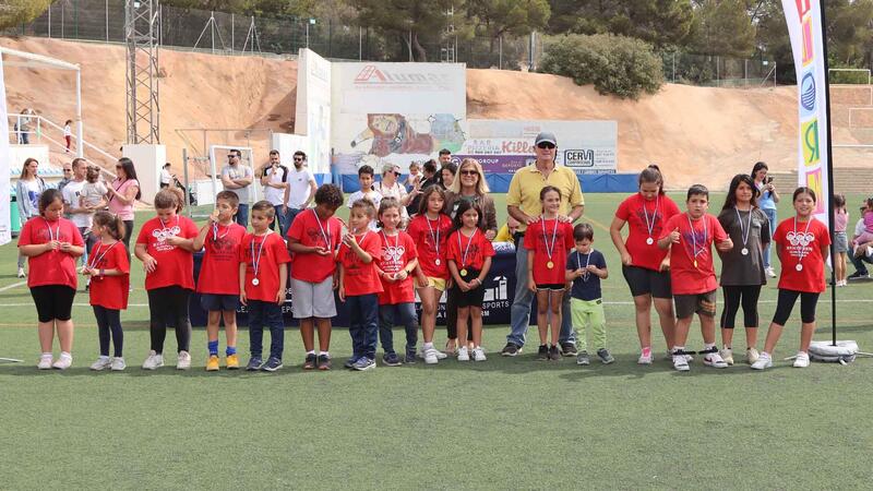 Sports delivers the medals of the School Games to the schools in Benidorm