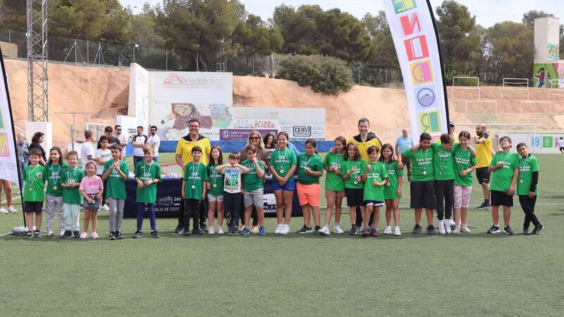 Sports delivers the medals of the School Games to the schools in Benidorm
