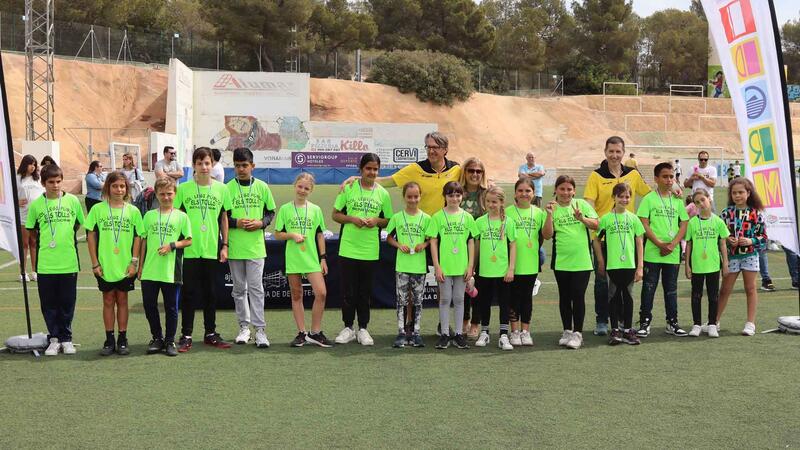 Sports delivers the medals of the School Games to the schools in Benidorm
