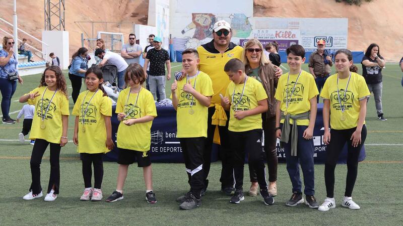 Sports delivers the medals of the School Games to the schools in Benidorm
