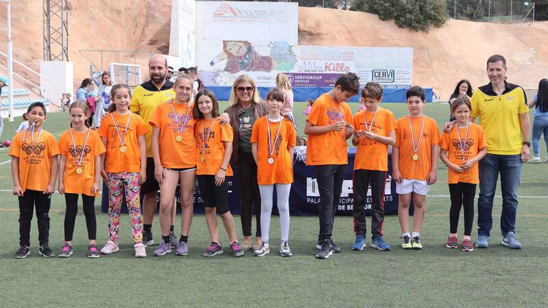 Sports delivers the medals of the School Games to the schools in Benidorm