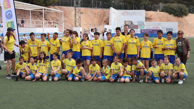 Sports delivers the medals of the School Games to the schools in Benidorm