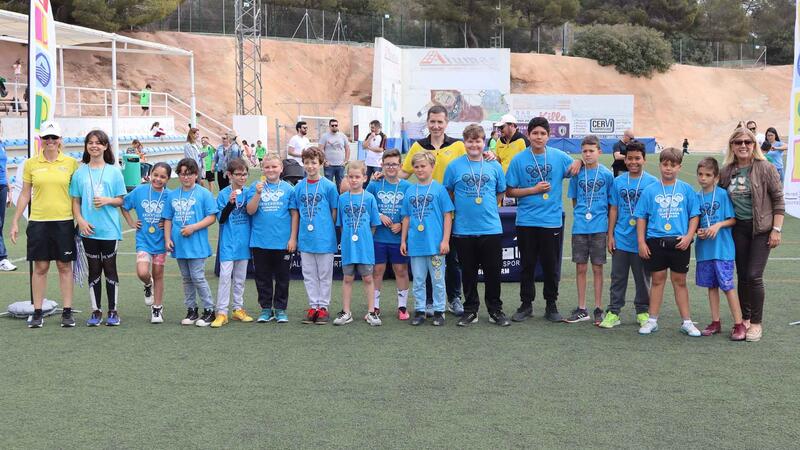 Sports delivers the medals of the School Games to the schools in Benidorm