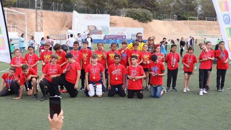 Sports delivers the medals of the School Games to the schools in Benidorm