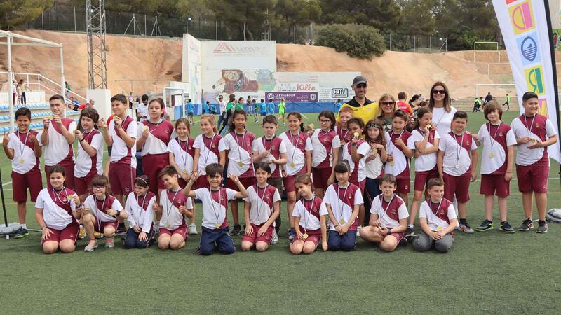 Sports delivers the medals of the School Games to the schools in Benidorm