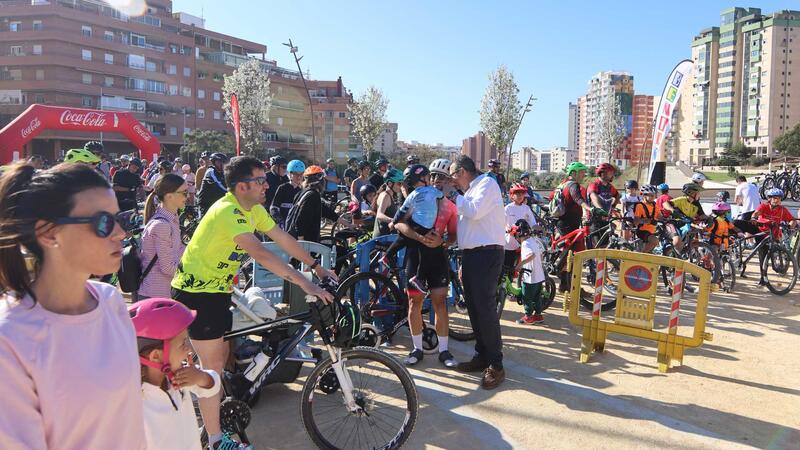 More than half a thousand people celebrate one more year in Benidorm 