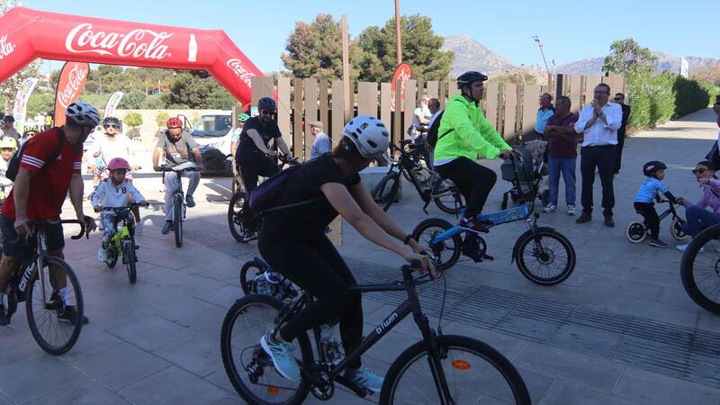 More than half a thousand people celebrate one more year in Benidorm 