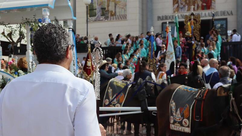 Las salves rocieras suenan de nuevo en las calles de Benidorm en el 25º aniversario de la Hermandad de Nuestra Señora del Rocío