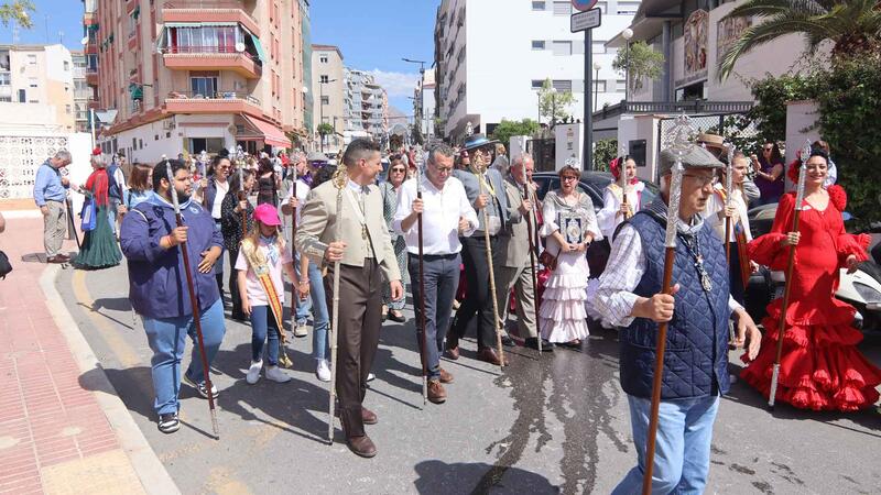 Las salves rocieras suenan de nuevo en las calles de Benidorm en el 25º aniversario de la Hermandad de Nuestra Señora del Rocío