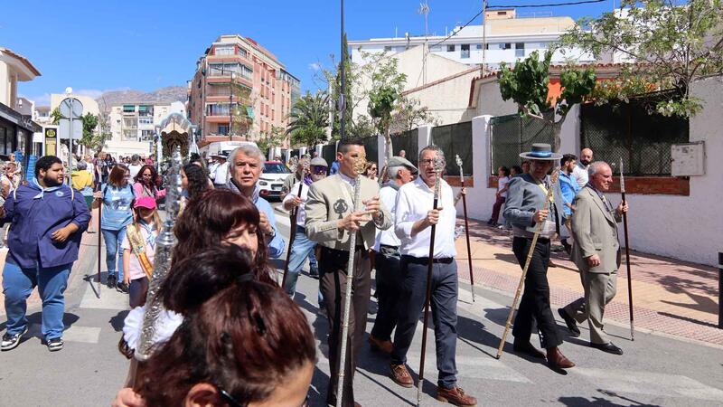Las salves rocieras suenan de nuevo en las calles de Benidorm en el 25º aniversario de la Hermandad de Nuestra Señora del Rocío