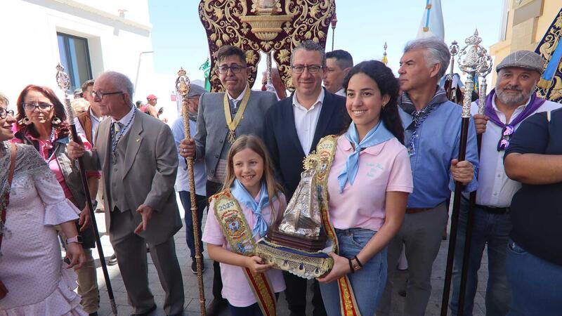 Las salves rocieras suenan de nuevo en las calles de Benidorm en el 25º aniversario de la Hermandad de Nuestra Señora del Rocío