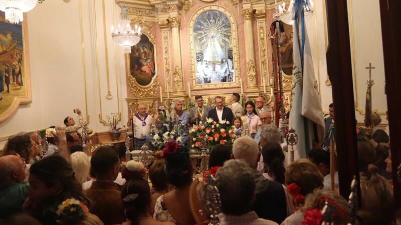 Las salves rocieras suenan de nuevo en las calles de Benidorm en el 25º aniversario de la Hermandad de Nuestra Señora del Rocío