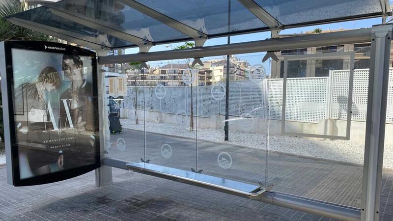 Benidorm instala 15 nuevas marquesinas en las paradas de autobús con sistemas de información a los usuarios